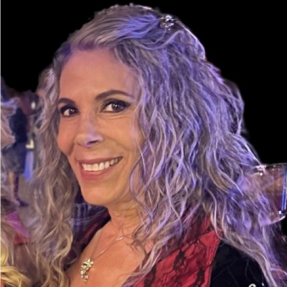 Meet your Posher, Janis - Picture 4 of 5